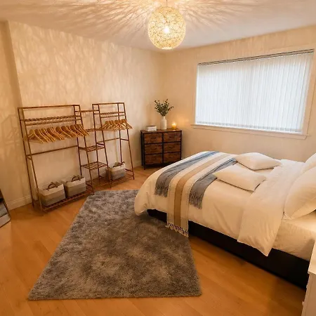 בית נופש Modern 3 Bedroom House With Big Garden גלאזגו