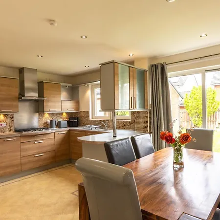 Comfortable & Fabulous Family With Garden - Pass The Keys