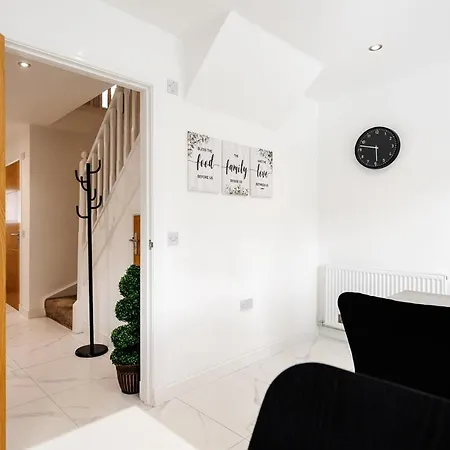 בית נופש Detached 5 Bedroom In With Driveway גלאזגו