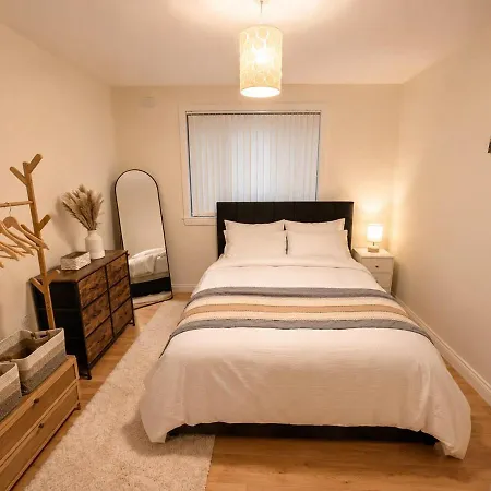 Modern 3 Bedroom House With Big Garden