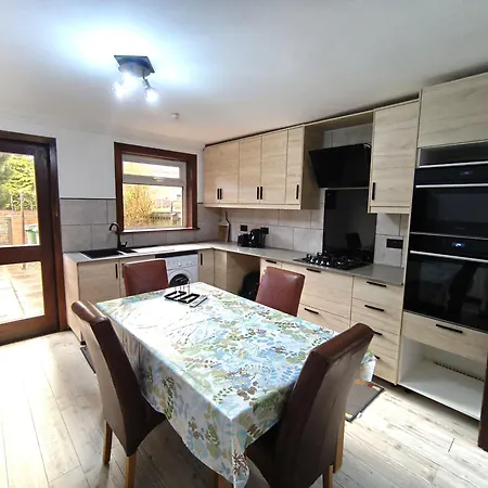 Pi-garden House - 4 Double Bedrooms - Free Optic Fibre Wifi And Parking בית נופש גלאזגו