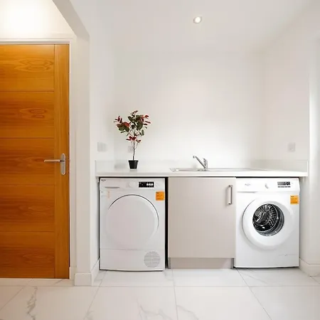 בית נופש Detached 5 Bedroom In With Driveway גלאזגו