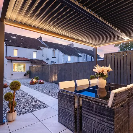 Stylish 5br - Garden Pergola - Free Parking בית נופש גלאזגו