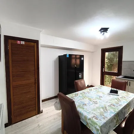 Pi-garden House - 4 Double Bedrooms - Free Optic Fibre Wifi And Parking גלאזגו