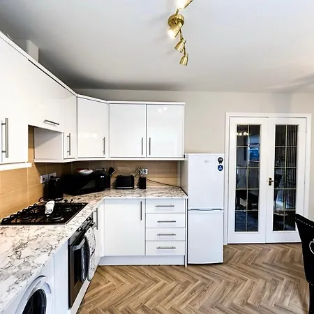 Large 3-bed With Private Garden *