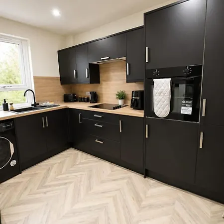 Cosy 2 Bdr In Glasglow - Sleeps 6 - Parking בית נופש גלאזגו