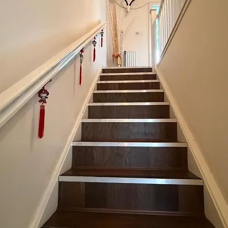 Cosy In A Very Warm Decorated Family House 홈스테이