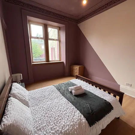 Cosy 5-bed House Free Parking Group Contractor Family Friendly * גלאזגו