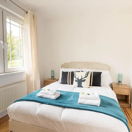 בית נופש Comfortable & Fabulous Family With Garden - Pass The Keys *