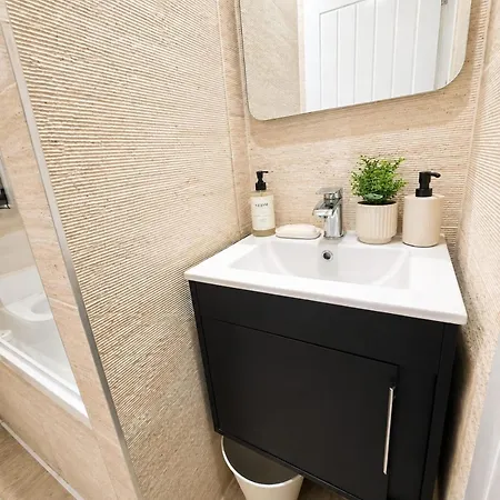 Cosy 2 Bdr In Glasglow - Sleeps 6 - Parking * גלאזגו