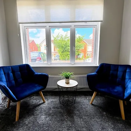 Large 3-bed With Private Garden Glasgow