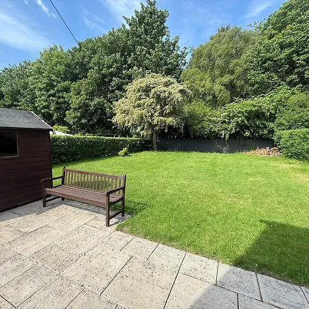 Modern 3 Bedroom House With Big Garden *