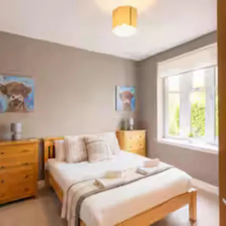 בית נופש Luxury 3 Bed House In Giffnock. Big Garden Drive - Pass The Keys