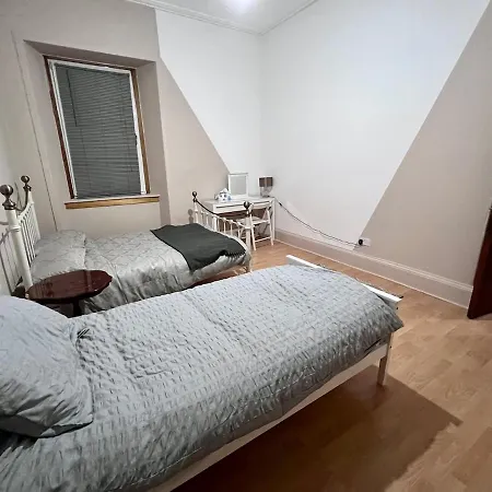 Cosy 5-bed House Free Parking Group Contractor Family Friendly * גלאזגו