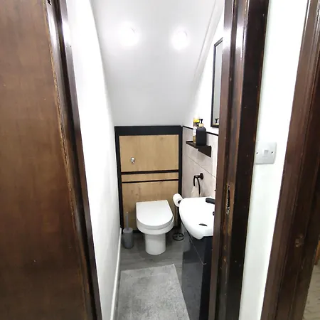 בית נופש Pi-garden House - 4 Double Bedrooms - Free Optic Fibre Wifi And Parking *