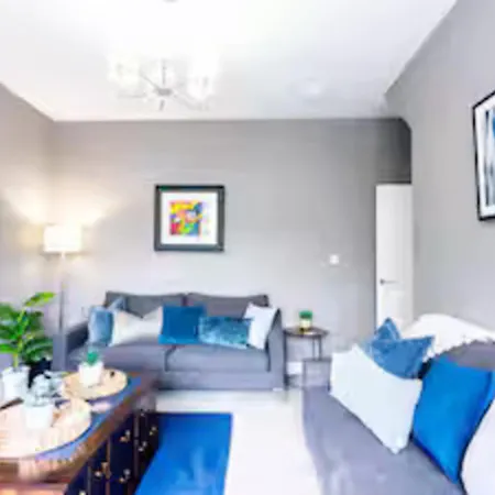 בית נופש Luxury 3 Bed House In Giffnock. Big Garden Drive - Pass The Keys