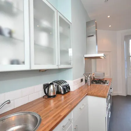 Charming Victorian In - Perfect Family Retreat בית נופש