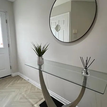 Large 3-bed With Private Garden * Glasgow