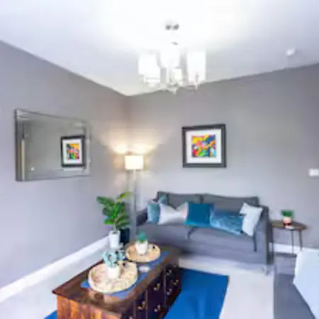 Luxury 3 Bed House In Giffnock. Big Garden Drive - Pass The Keys * גלאזגו