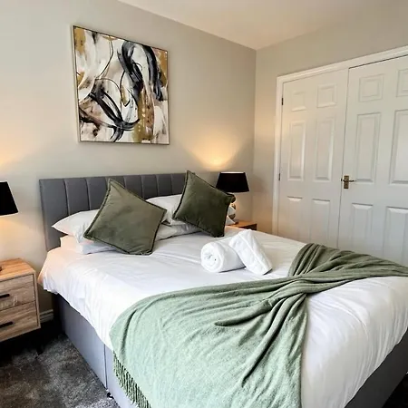 Large 3-bed With Private Garden * Glasgow