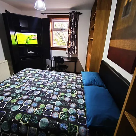 Pi-garden House - 4 Double Bedrooms - Free Optic Fibre Wifi And Parking בית נופש *