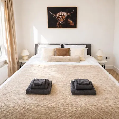 בית נופש Cosy 2 Bdr In Glasglow - Sleeps 6 - Parking גלאזגו
