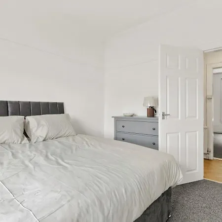 Charming 3 Bdr Near Glasgow-sleeps 8-parking *
