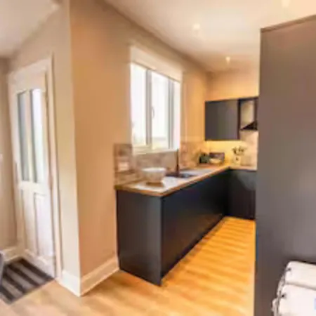 Luxury 3 Bed House In Giffnock. Big Garden Drive - Pass The Keys *
