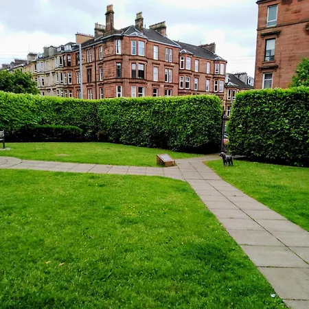 A Spacious Double With Wi-fi & Parking Space Glasgow