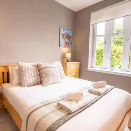 Luxury 3 Bed House In Giffnock. Big Garden Drive - Pass The Keys בית נופש *