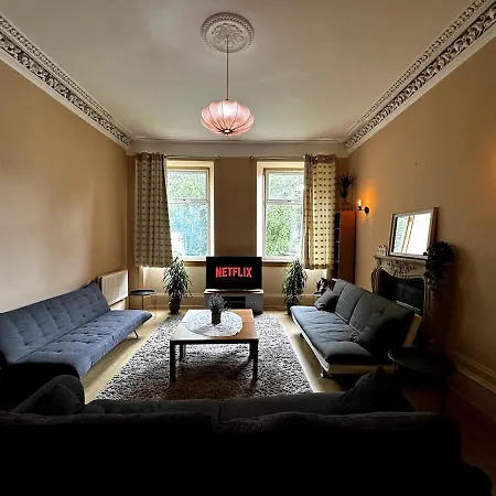 בית נופש Cosy 5-bed House Free Parking Group Contractor Family Friendly