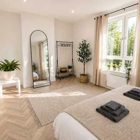 בית נופש Cosy 2 Bdr In Glasglow - Sleeps 6 - Parking גלאזגו