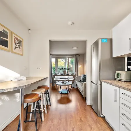 Spacious 5br Townhouse With Free Parking בית נופש *