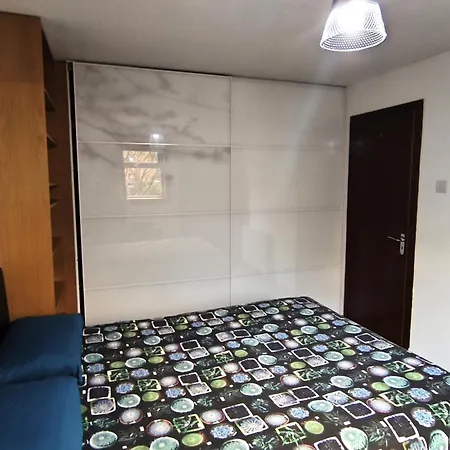 Pi-garden House - 4 Double Bedrooms - Free Optic Fibre Wifi And Parking *