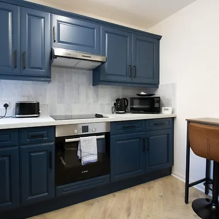 West End 3br Flat Near Kelvinbridge Woodside גלאזגו