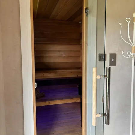 בית נופש Cozy In With Sauna גלאזגו