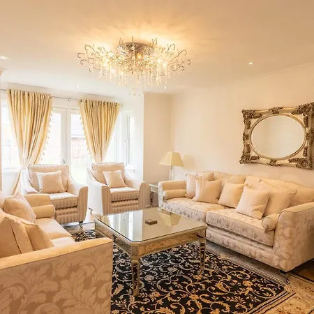 Comfortable & Fabulous Family With Garden - Pass The Keys בית נופש גלאזגו
