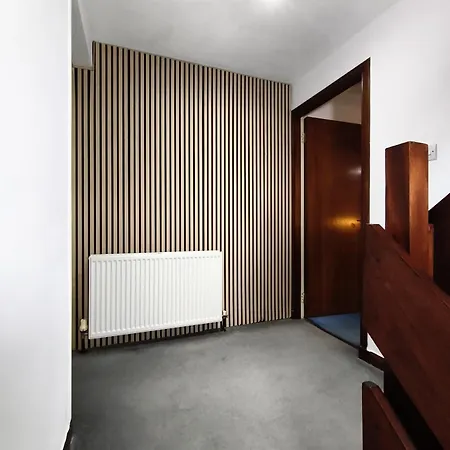 בית נופש Pi-garden House - 4 Double Bedrooms - Free Optic Fibre Wifi And Parking *