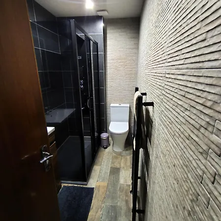 Pi-garden House - 4 Double Bedrooms - Free Optic Fibre Wifi And Parking בית נופש