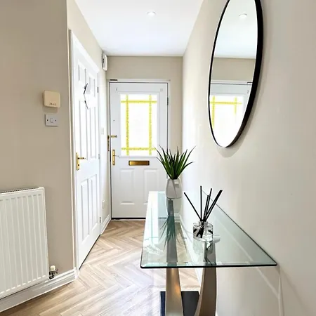 Large 3-bed With Private Garden *