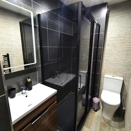 Pi-garden House - 4 Double Bedrooms - Free Optic Fibre Wifi And Parking בית נופש גלאזגו