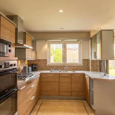 Comfortable & Fabulous Family With Garden - Pass The Keys בית נופש גלאזגו