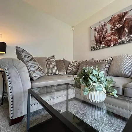 Large 3-bed With Private Garden Villa *