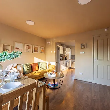 בית נופש Spacious 5br Townhouse With Free Parking