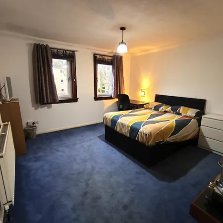 Pi-garden House - 4 Double Bedrooms - Free Optic Fibre Wifi And Parking בית נופש