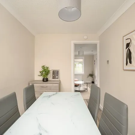 Ochil 3 Bedroom House - Falkirk גלאזגו