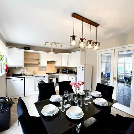 Large 3-bed With Private Garden
