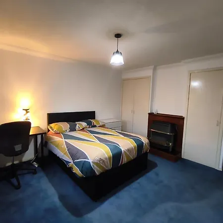 Pi-garden House - 4 Double Bedrooms - Free Optic Fibre Wifi And Parking