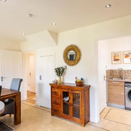 Comfortable & Fabulous Family With Garden - Pass The Keys