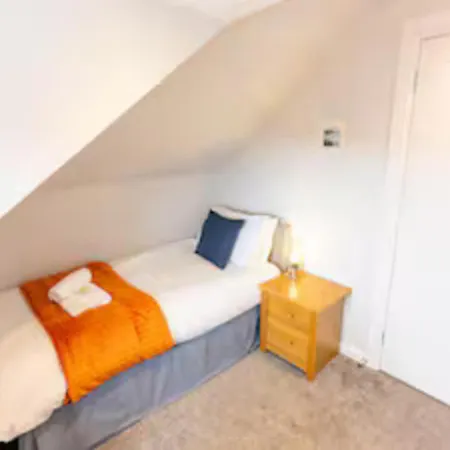 Luxury 3 Bed House In Giffnock. Big Garden Drive - Pass The Keys בית נופש גלאזגו